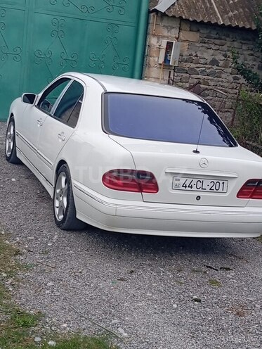 Mercedes E 200 1999, 520,000 km - 2.0 l - Ucar