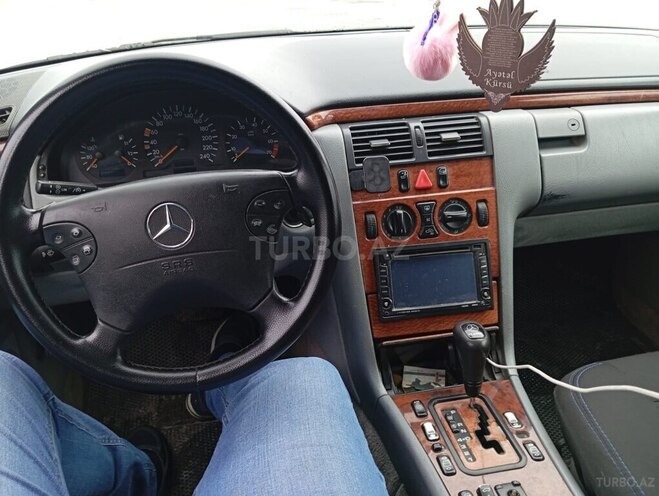 Mercedes E 200 1999, 520,000 km - 2.0 l - Ucar