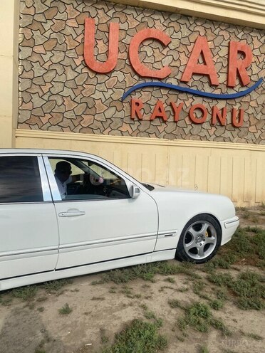 Mercedes E 200 1999, 520,000 km - 2.0 l - Ucar