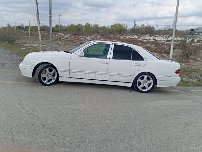 Mercedes E 200 1999, 520,000 km - 2.0 l - Ucar