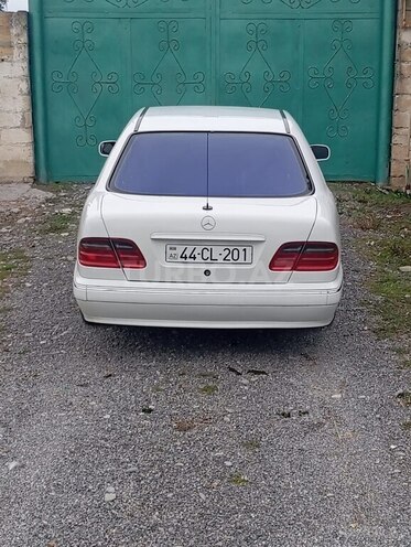 Mercedes E 200 1999, 520,000 km - 2.0 l - Ucar