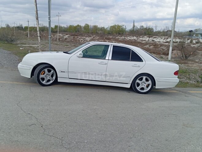 Mercedes E 200 1999, 520,000 km - 2.0 l - Ucar