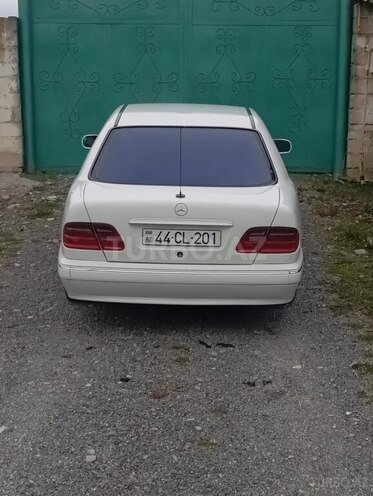 Mercedes E 200 1999, 520,000 km - 2.0 l - Ucar