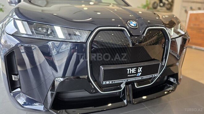 BMW iX-11