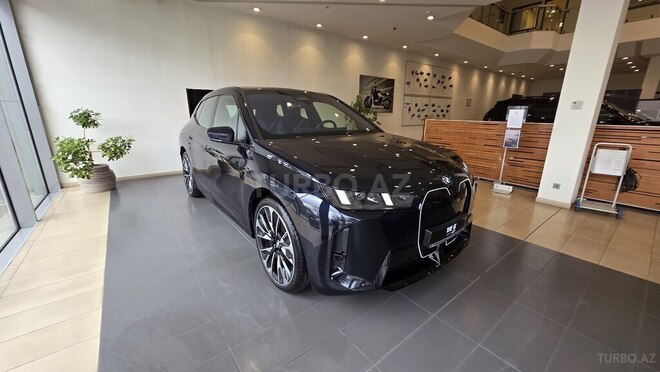 BMW iX-4