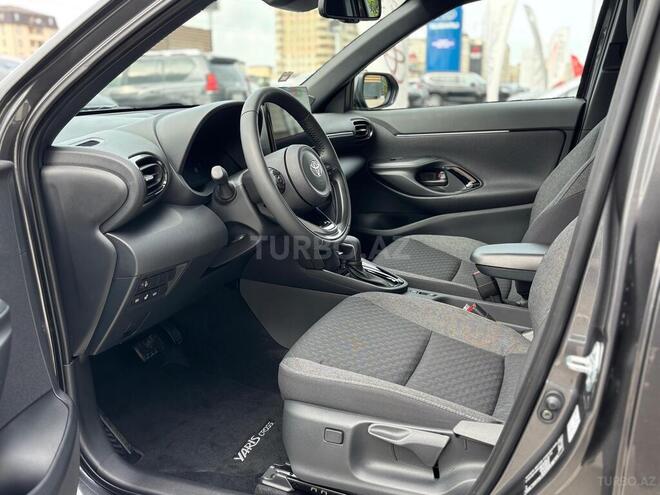 Toyota Yaris Cross-13