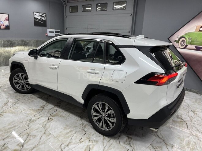 Toyota RAV4-9