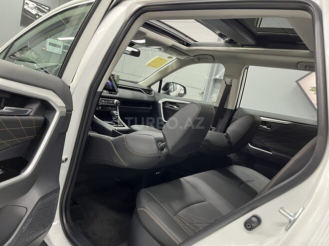 Toyota RAV4-24