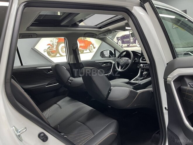 Toyota RAV4-23