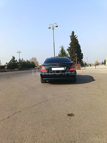 Mercedes E 270 2002, 260,548 km - 2.7 l - Qazax