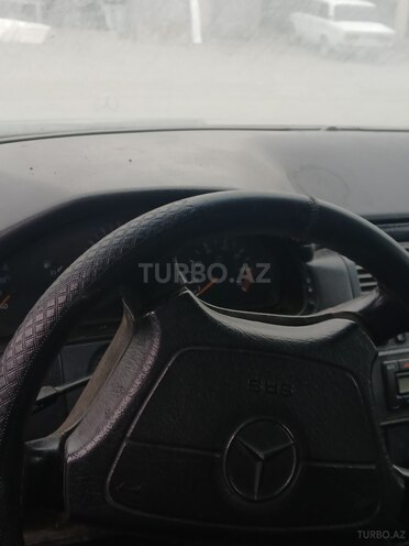 Mercedes E 280 1997, 350,000 km - 2.8 l - Qusar