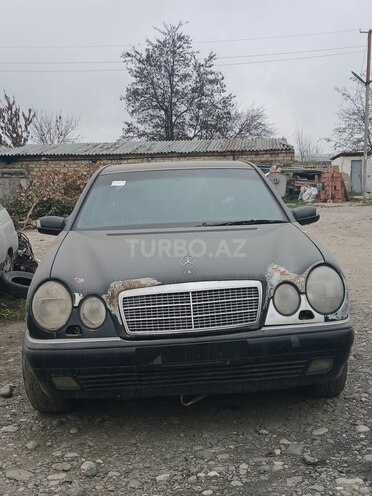 Mercedes E 280 1997, 350,000 km - 2.8 l - Qusar