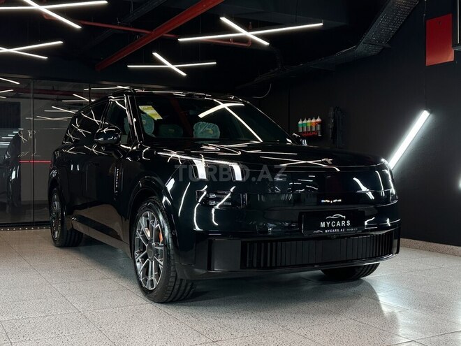 Lynk & Co 900-1