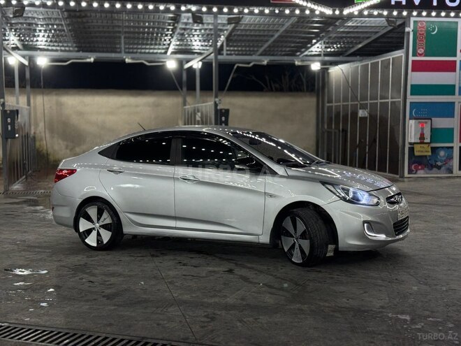Hyundai Accent 2013, 320,000 km - 1.4 l - Gəncə