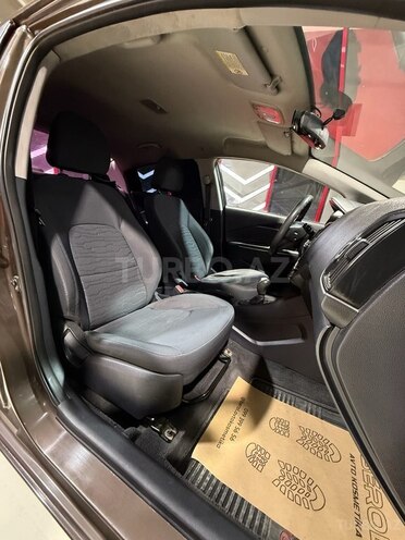 Kia Rio-16