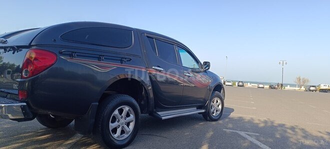 Mitsubishi L200-8