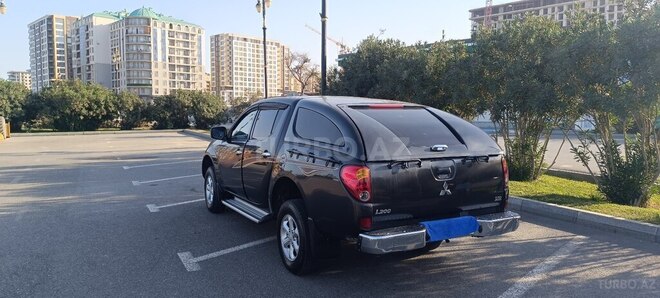 Mitsubishi L200-12