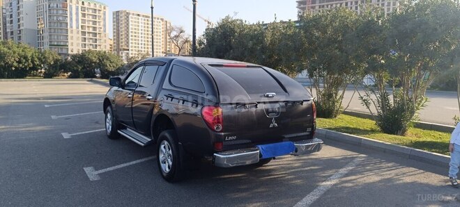 Mitsubishi L200-11