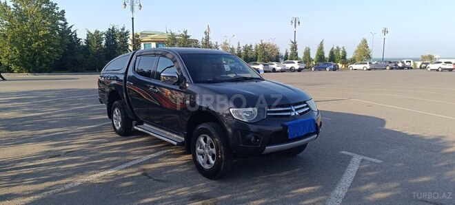 Mitsubishi L200-1