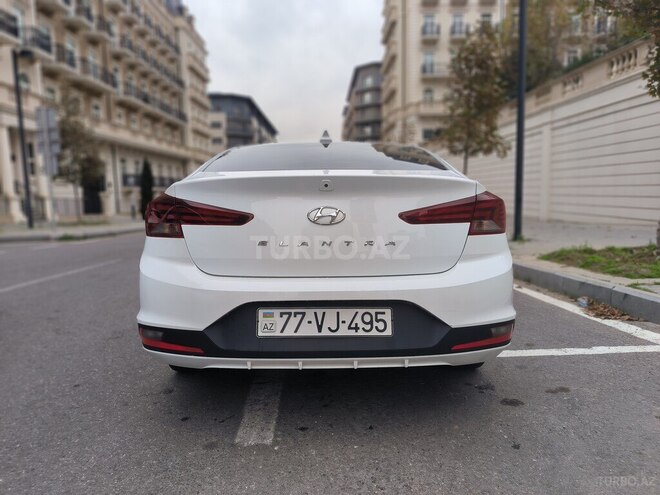 Hyundai Elantra-3
