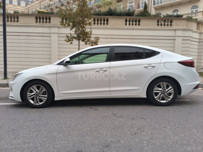 Hyundai Elantra-6