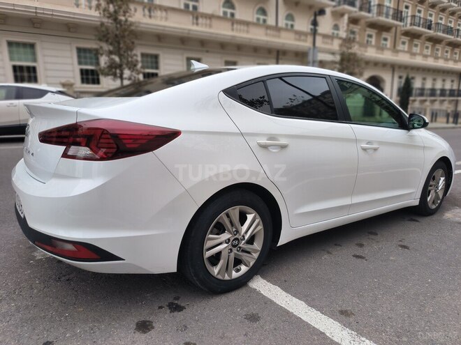 Hyundai Elantra-9