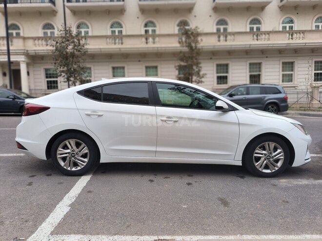 Hyundai Elantra-4