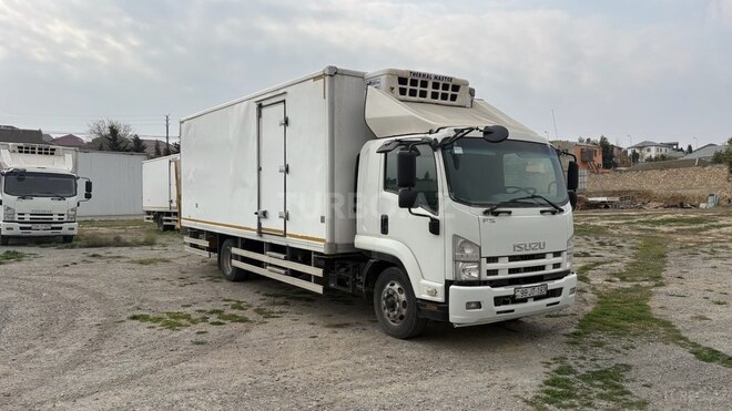 Isuzu  2017, 431,499 km - 5.2 l - Bakı