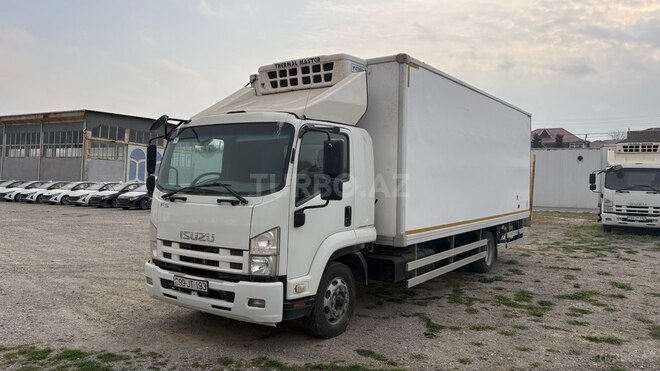 Isuzu  2017, 431,499 km - 5.2 l - Bakı