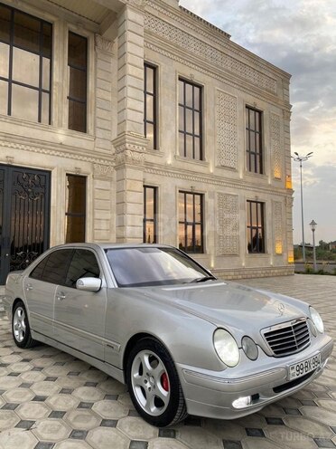 Mercedes E 240 2000, 320,000 km - 2.4 l - Saatlı