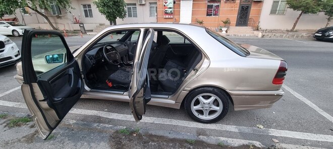 Mercedes C 240 2000, 235,000 km - 2.4 л - Bakı