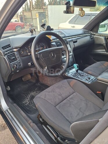 Mercedes E 280 1997, 335,869 km - 2.8 l - Ağcabədi