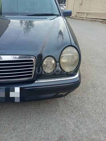 Mercedes E 240 1999, 336,000 km - 2.4 l - Bakı