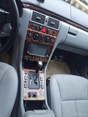 Mercedes E 240 1999, 336,000 km - 2.4 l - Bakı