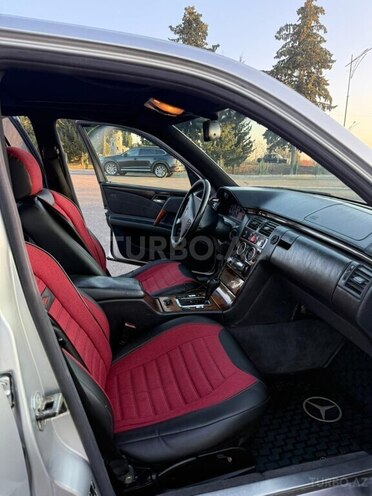 Mercedes E 240 2001, 279,870 km - 2.4 l - Qax