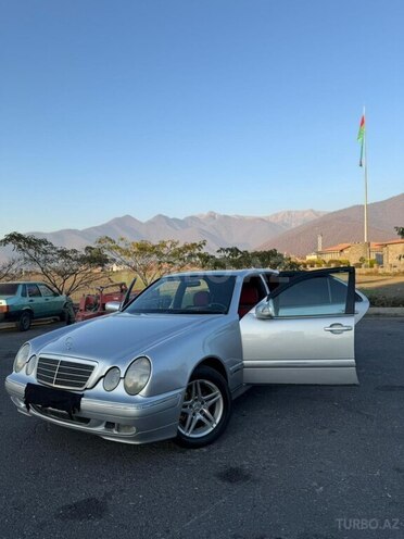 Mercedes E 240 2001, 279,870 km - 2.4 l - Qax