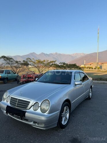 Mercedes E 240 2001, 279,870 km - 2.4 l - Qax
