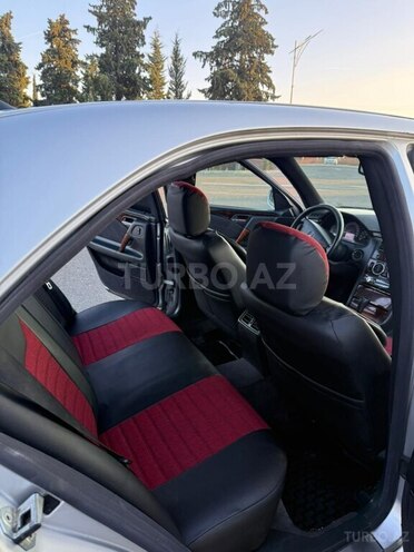 Mercedes E 240 2001, 279,870 km - 2.4 l - Qax