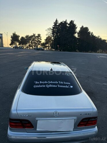 Mercedes E 240 2001, 279,870 km - 2.4 l - Qax