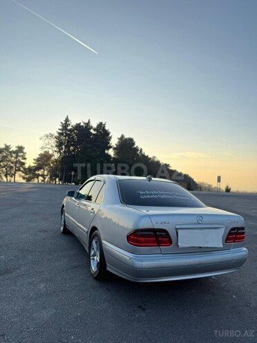 Mercedes E 240 2001, 279,870 km - 2.4 l - Qax
