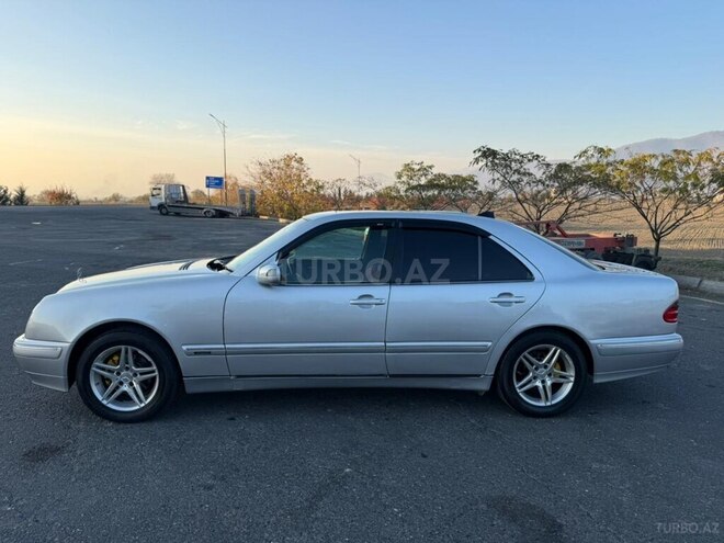 Mercedes E 240 2001, 279,870 km - 2.4 l - Qax