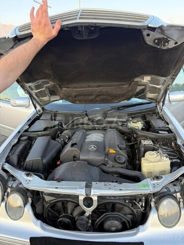Mercedes E 240 2001, 279,870 km - 2.4 l - Qax