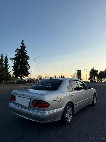 Mercedes E 240 2001, 279,870 km - 2.4 l - Qax
