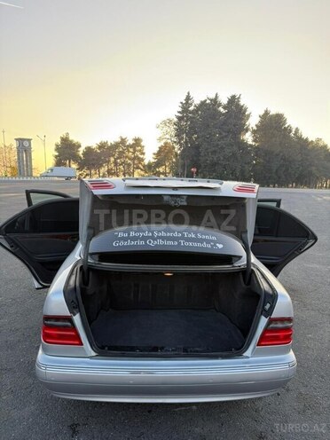 Mercedes E 240 2001, 279,870 km - 2.4 l - Qax