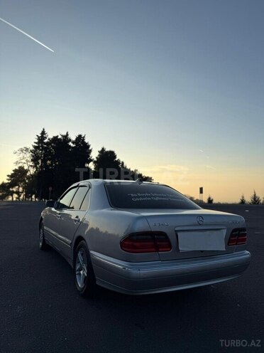 Mercedes E 240 2001, 279,870 km - 2.4 l - Qax