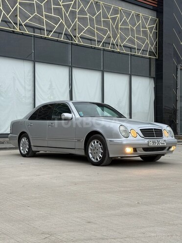 Mercedes E 320 2000, 869,976 km - 3.2 l - Salyan