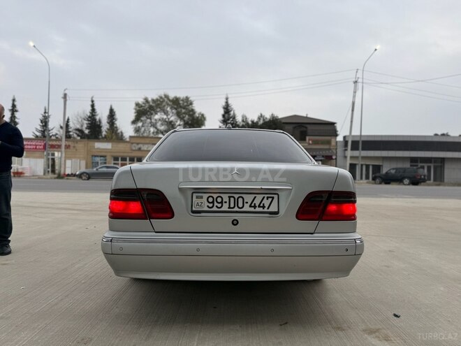 Mercedes E 320 2000, 869,976 km - 3.2 l - Salyan