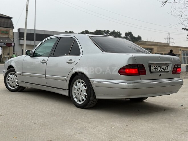 Mercedes E 320 2000, 869,976 km - 3.2 l - Salyan