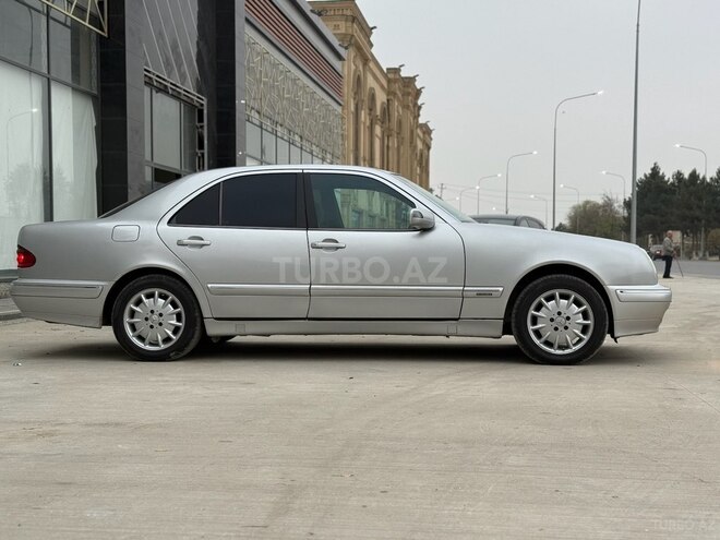 Mercedes E 320 2000, 869,976 km - 3.2 l - Salyan
