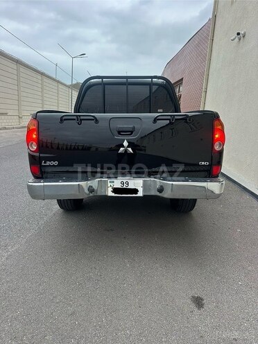 Mitsubishi L200 2011, 260,300 km - 2.5 l - Bakı